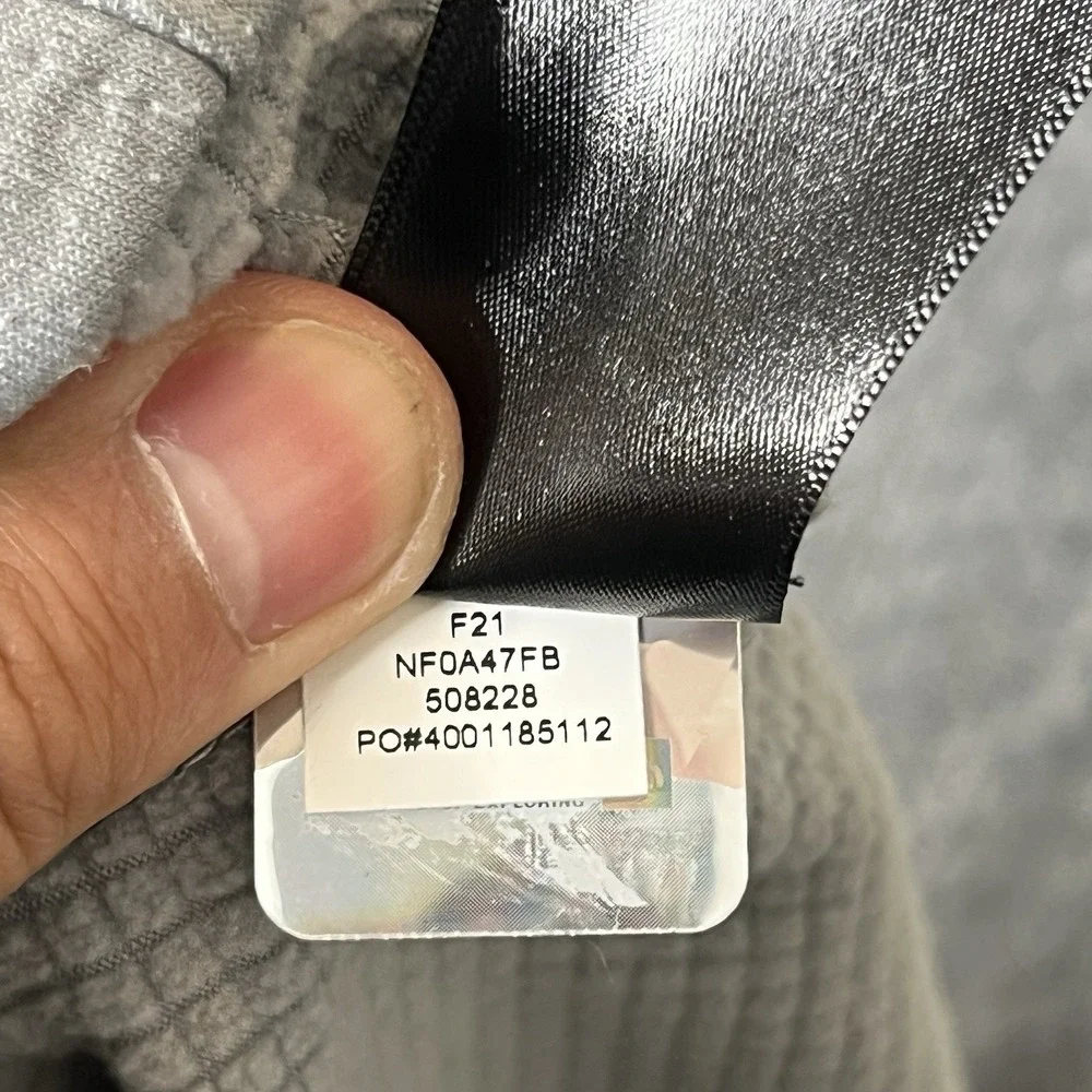 The North Face 1/4 Zip Pullover Mens Medium Gray Grid Fleece Company Logo